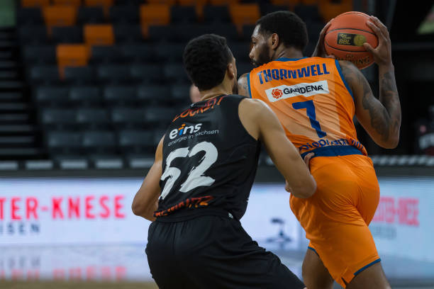 场上取得更 场上取得更